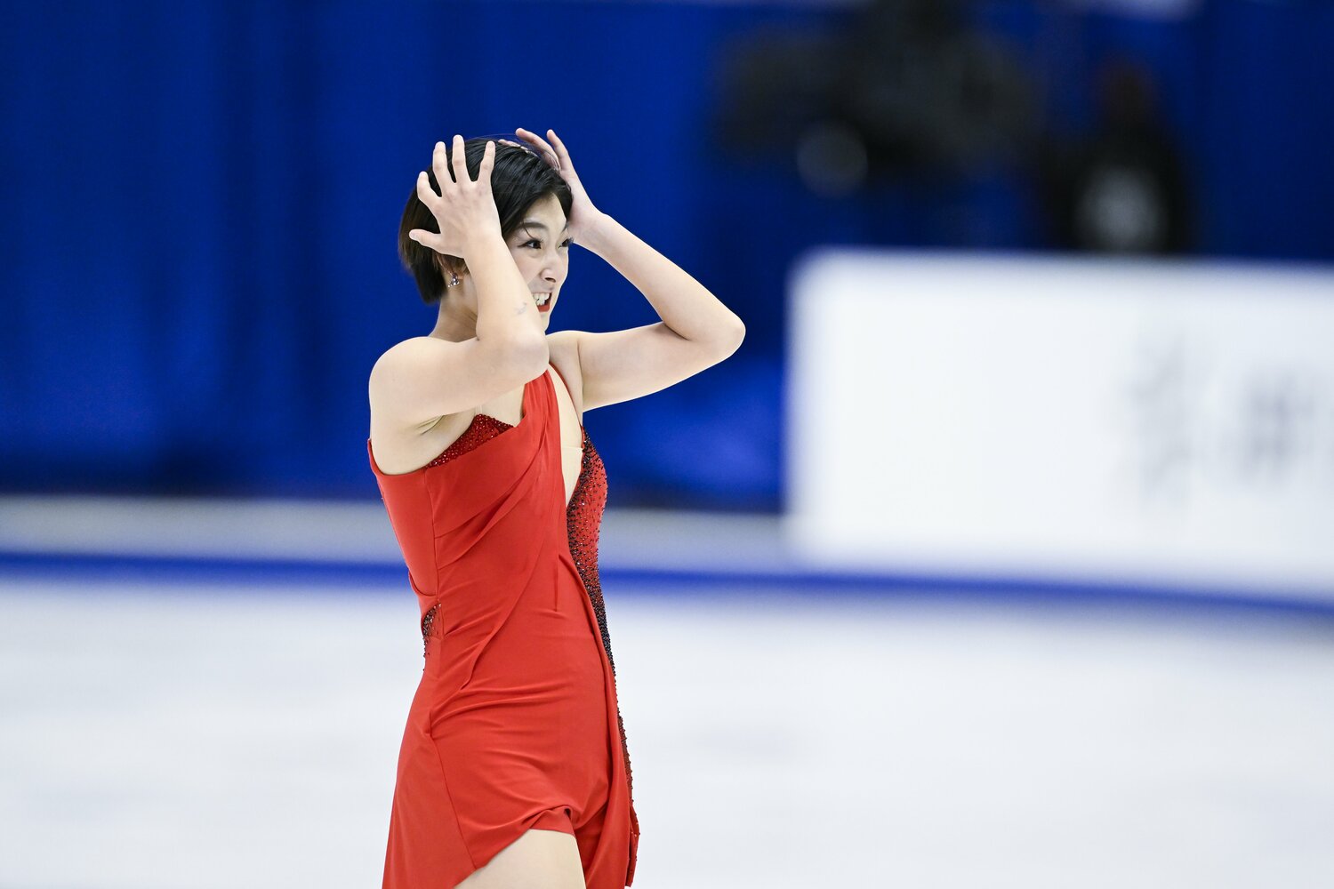 フリーの演技後、氷上で頭を抱える坂本　©︎Asami Enomoto