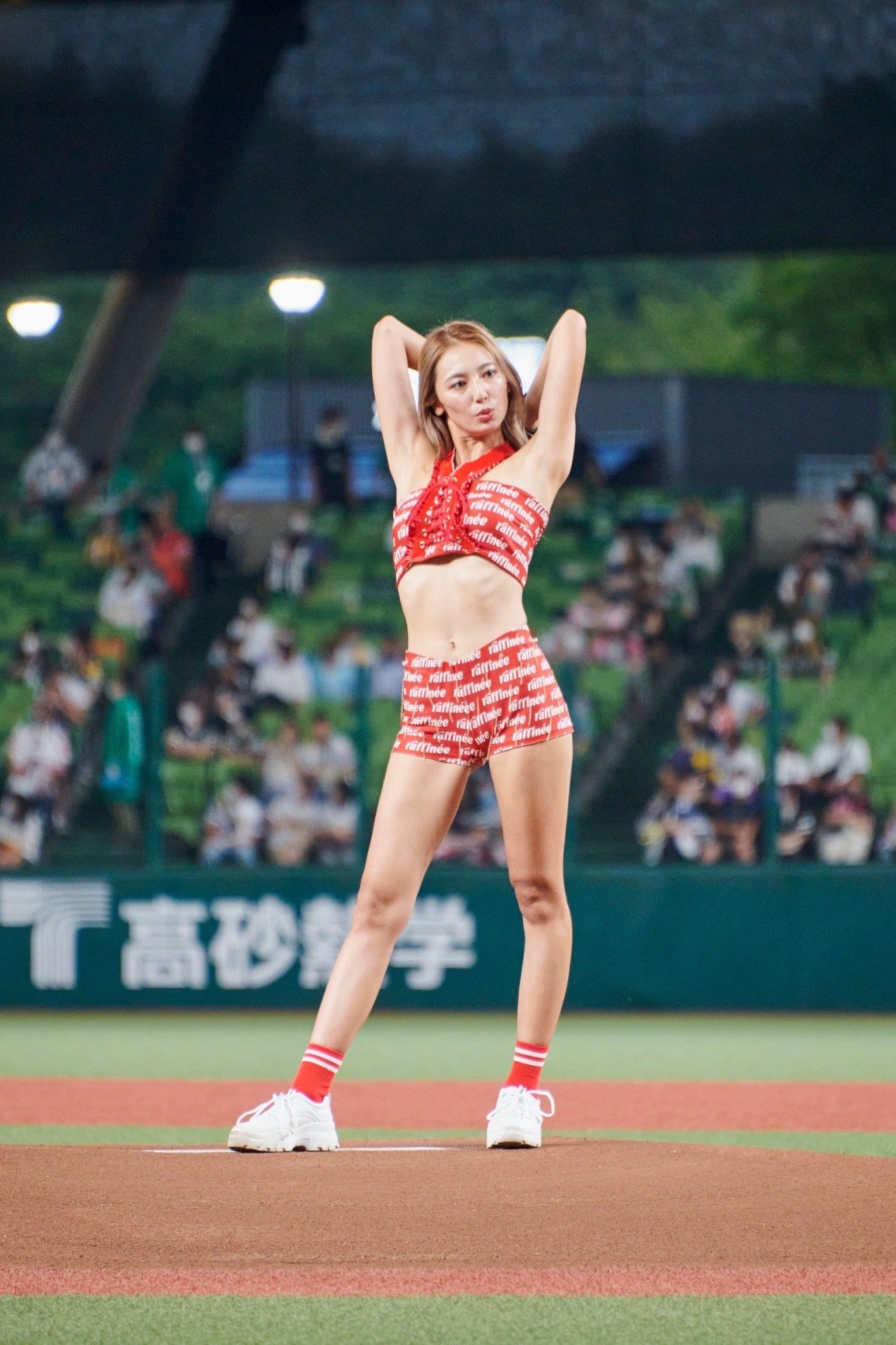 今年8月17日、地元・所沢のベルーナドームで念願の始球式を行った近藤さん。今ではtwitterで8万人、インスタグラムで12万人を超えるフォロワーがいるが、ファンとの関係性については確固たる考えがあった　写真は事務所提供