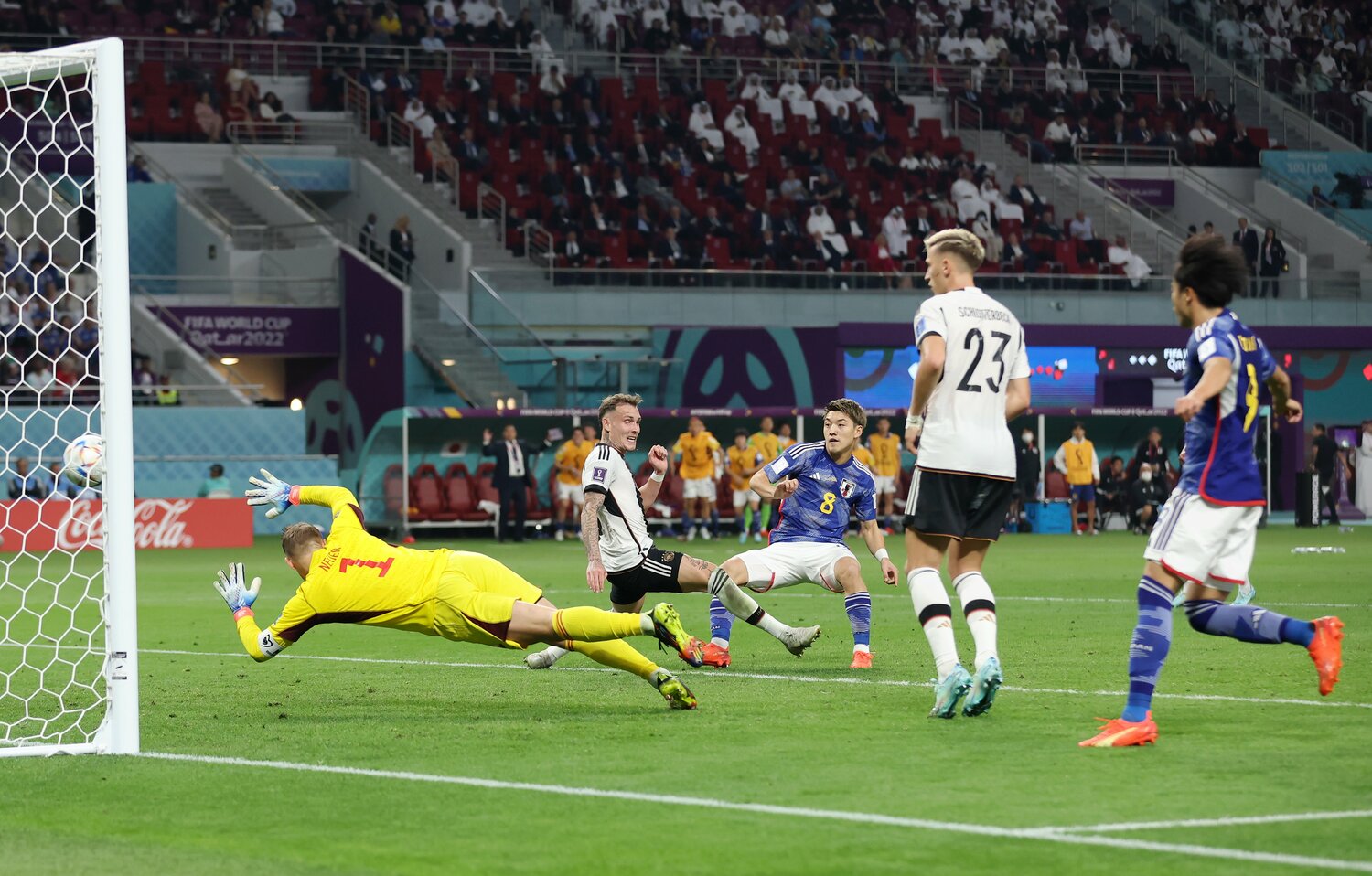 「死んだふり作戦」も記憶に新しい、2022年カタールW杯ドイツ戦での堂安の同点ゴール　©Getty Images