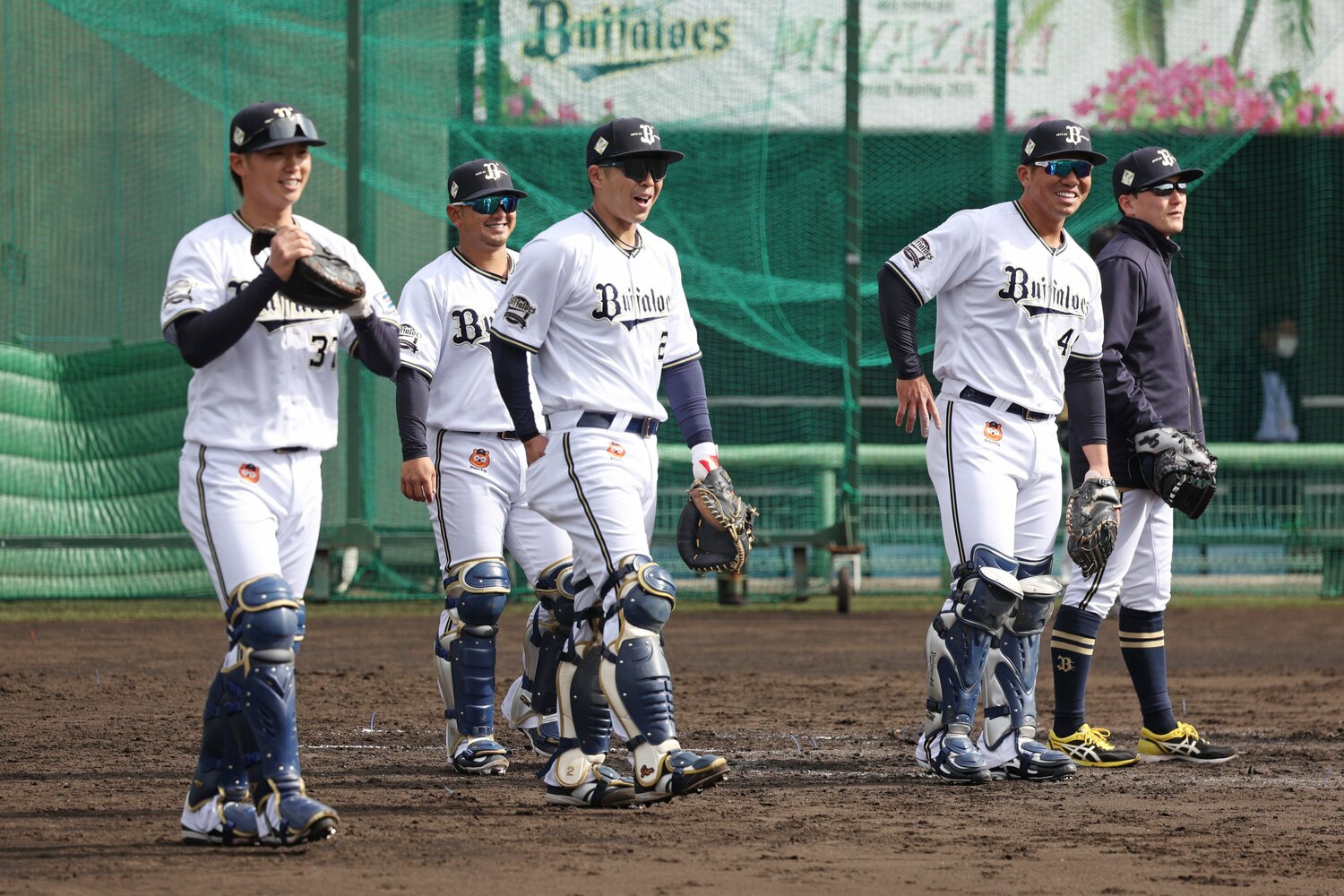 (左から)石川、森、若月、頓宮と切磋琢磨するキャッチャー陣のチームワークは最高だ ©︎JIJI PRESS