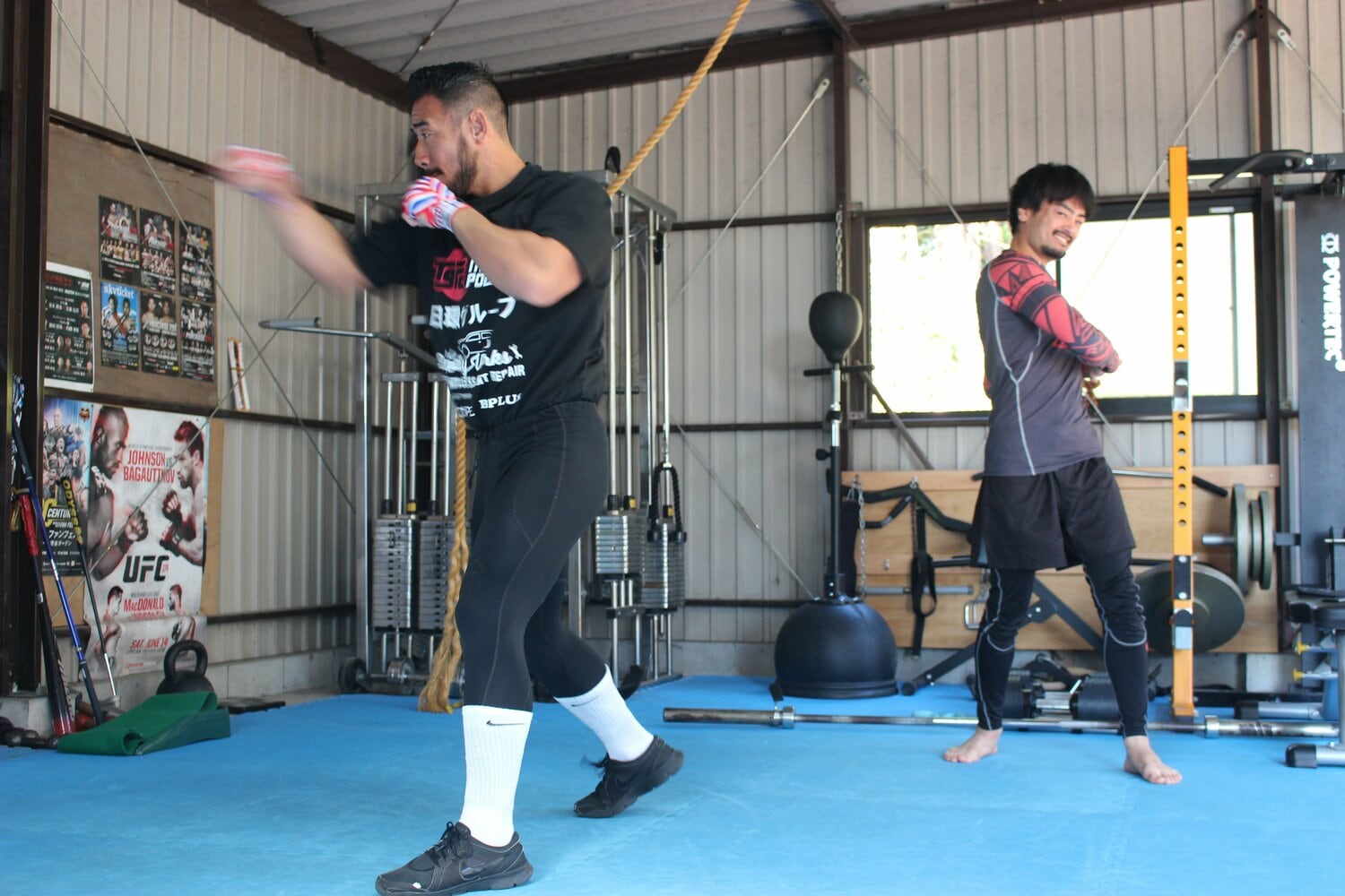 シャドーボクシングで入念にフォームを確認　©Number Web