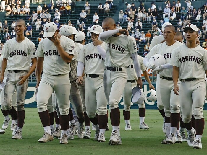 甲子園で涙を飲んだ「偏差値70の公立の雄」が野球でも強豪でいられる秘訣とは「野球も勉強も頑張りたい子に、その代に合ったチームスタイルを」＜Number Web＞ photograph by KYODO