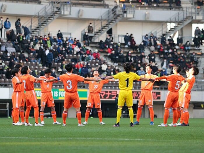 選手権4強の栄光、不祥事発覚を乗り越えて…創部100周年・徳島商サッカー部が“復刻ユニフォーム”で選手権のピッチに立った理由＜Number Web＞ photograph by AFLO SPORT