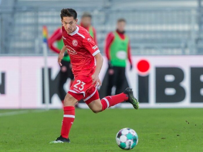 三菱養和→15歳、父の転勤でドイツへ→デュッセルドルフでプロデビュー　20歳の青年が歩むブンデスの茨道＜Number Web＞ photograph by Getty Images