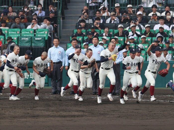 センバツで大阪桐蔭が4年ぶり優勝…「春夏不出場」から1年で“甲子園の盟主”は何が変わった？ 選手が明かした覚醒のワケ「去年、甲子園に出た高校は…」＜Number Web＞ photograph by JIJI PRESS