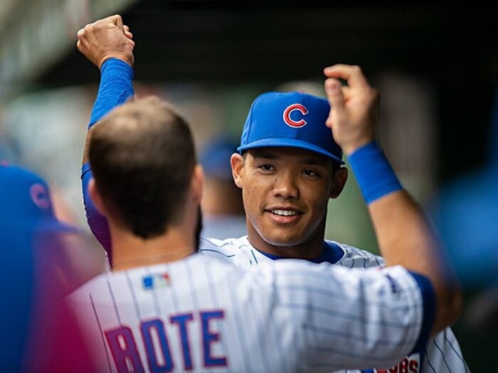 DVでの出場停止から復帰した同僚を迎え入れたカブスとダルビッシュ。＜Number Web＞ photograph by AFLO