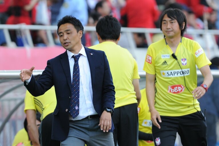 柏アカデミーの育成に携わっていた頃から吉田達磨（左）を慕っていた北嶋　©︎Masahi Hara/Getty Images