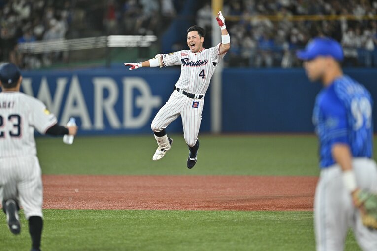 “村上世代”ルーキー・丸山和郁のヒットでサヨナラ勝ち　©Hideki Sugiyama
