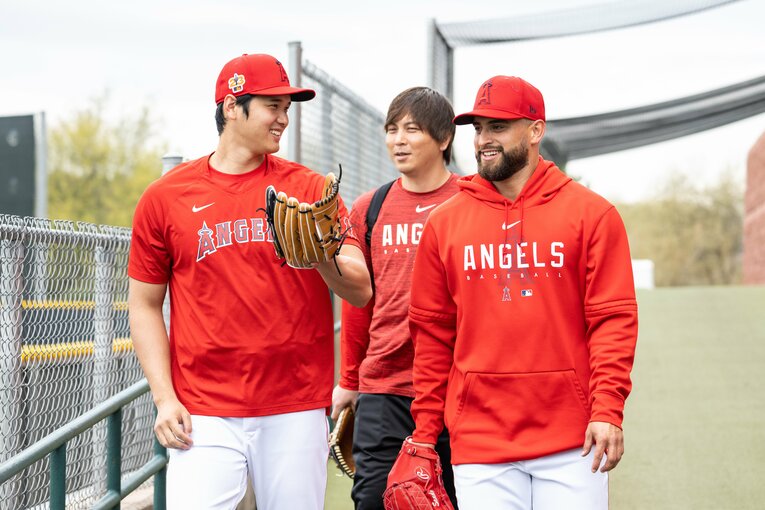 キャンプでの大谷翔平とサンドバル（2023年）　©Nanae Suzuki