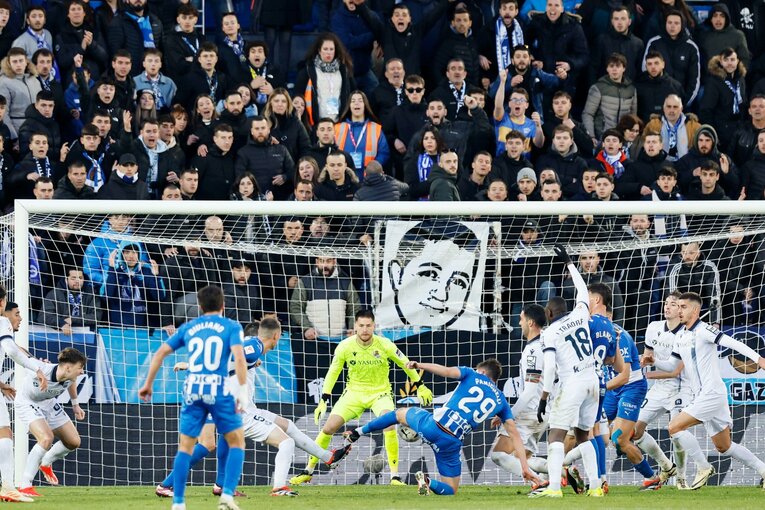 最後はアラベスの猛攻にさらされたが、無失点で凌ぎ切った　©Daisuke Nakashima