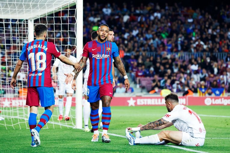 久保建英は「バルサ下部組織の旧友」と何を話したのだろうか… カンプノウで撮った才能の一端と敗戦の悔しさ〈撮影者の視点〉(10)