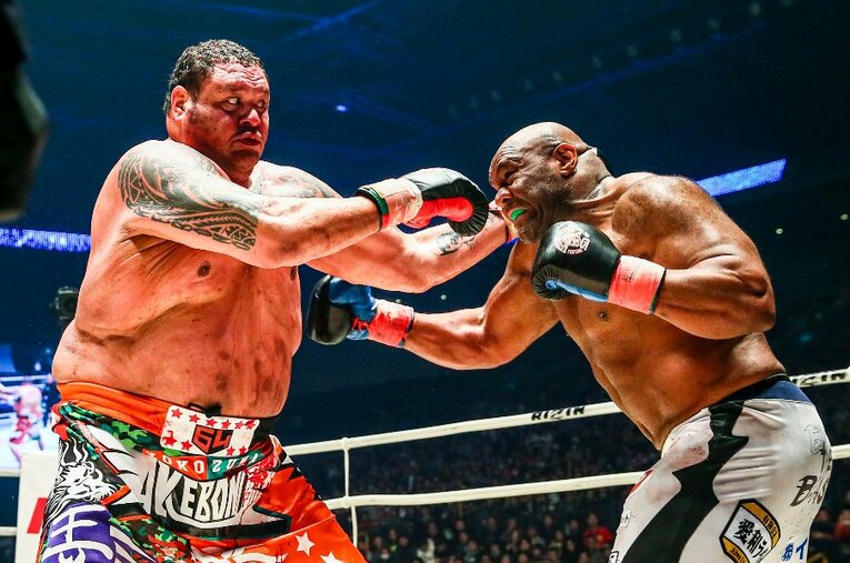 2015年のRIZIN旗揚げ興行で、12年ぶりに再戦した曙とボブ・サップ。筆者は12年前の大晦日、同日に開催された『PRIDE 男祭り 2003』を撮影していた ／ photograph by RIZIN FF Susumu Nagao