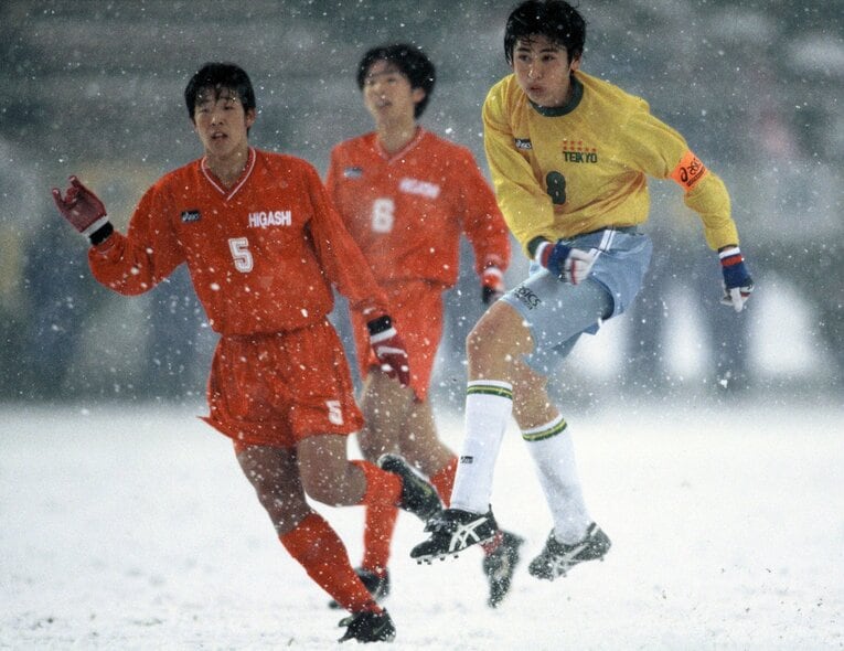 帝京の中田浩二とマッチアップする金古…写真はまだまだ続きます　©Kazuaki Nishiyama