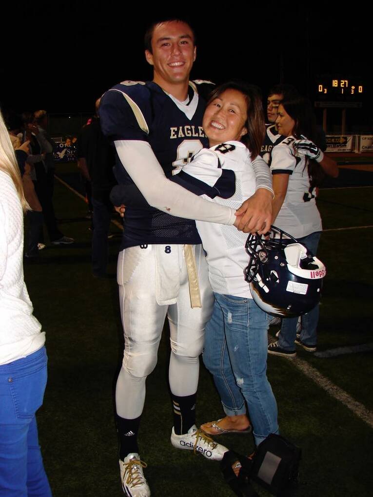 高校時代はアメフト選手としても活躍　写真=母クミさん提供