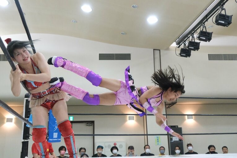 “中学生レスラー”の華麗な飛び技…「一番緊張した」チャンピオンとの一騎打ちで美蘭が見せた“成長の証”　受験勉強との両立が今後の悩み？(27)