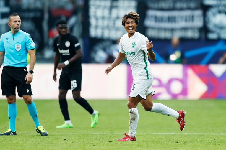 「“鎌田大地と守田英正が一緒に写った1枚”を狙いたいけど…」「長谷部誠はすでにコーチのように」CL日本人対決と“美しい夕焼け”撮影ウラ話(15)