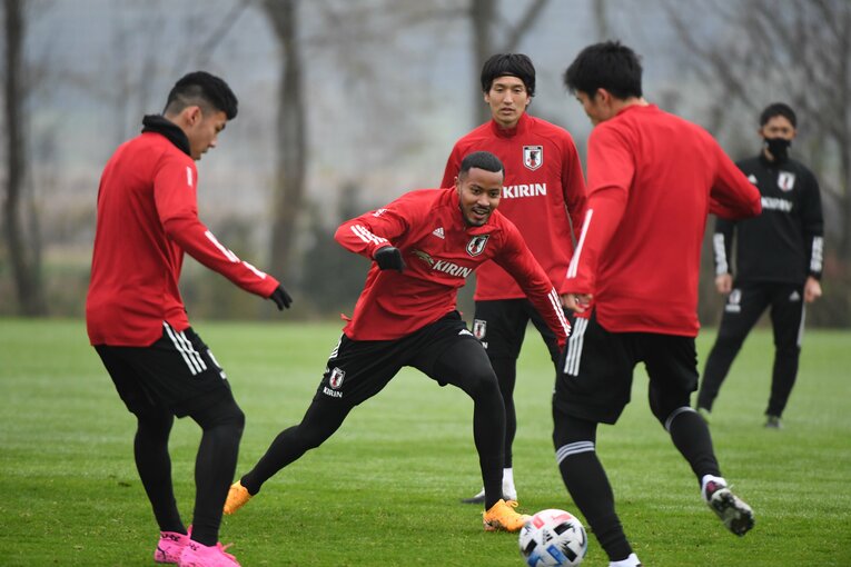 1カ月ぶりの代表戦　19歳久保建英と「長くプレーしてみてほしい」“注目すべき選手”ってだれ？(14)