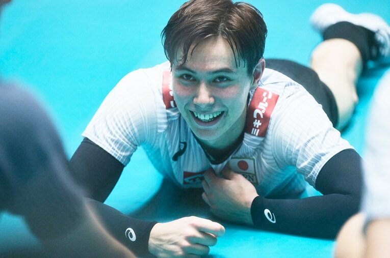 パリ五輪の出場権を懸けて奮闘するバレーボール日本代表・高橋藍（22歳）　©Yuki Suenaga