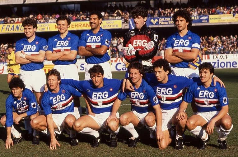 90年代初頭のサンプドリア。マンチーニ、ビアッリ、パリューカらまさに多士済々のメンバーがそろった魅惑のチームだった ／ photograph by Alessandro Sabattini/Getty Images