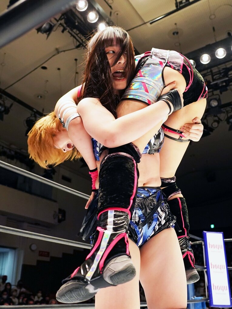 「もし双子じゃなかったら…」“スターダムの女子高生3姉妹”の末妹・妃南15歳に聞く「姉たちに伝えたいこと」《特別グラビア》(37)