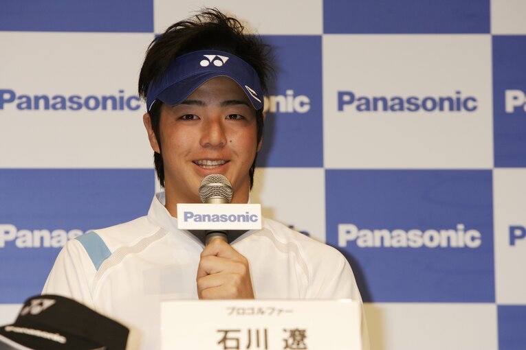 契約会見（2008年）©︎BUNGEI SHUNJU