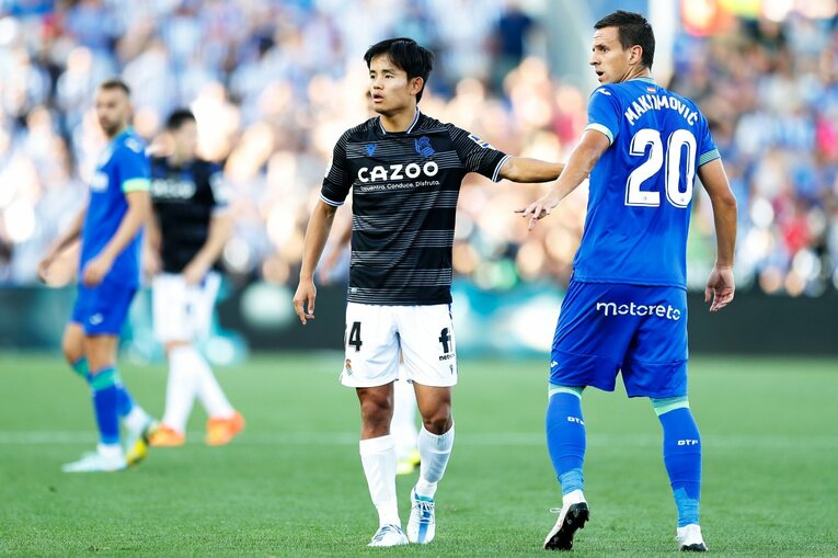 久保建英は「シルバらと共存・連動」が今のソシエダで最適解か　マンU戦勝利から中2日→“トップ下で迷った”古巣戦を撮って気づいたこと(48)