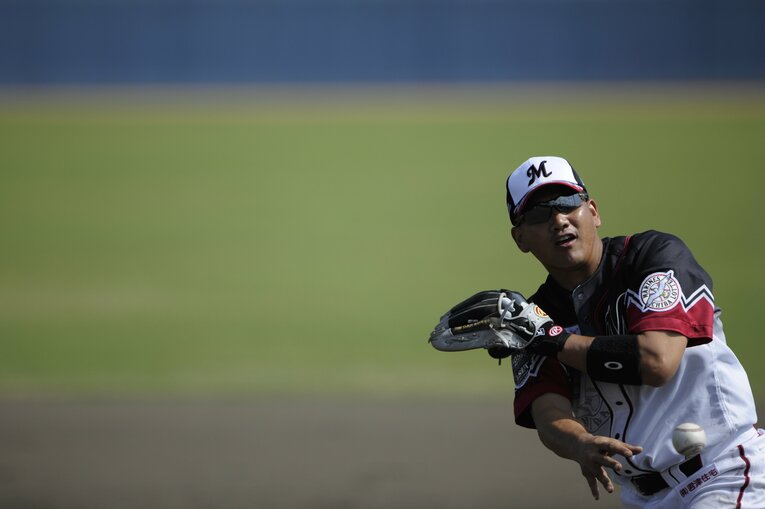 NPB復帰となった2009年、石垣島キャンプで汗を流す井口資仁　©︎Takuya Sugiyama