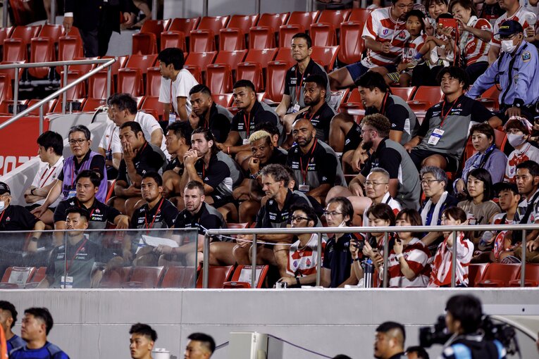 スタンドで戦況を見つめる日本代表の選手たち　©︎Kiichi Matsumoto