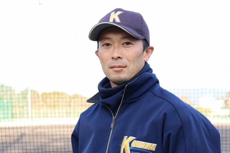 奈良県の郡山高校野球部を率いる岡野雄基監督。令和の時代に公立の進学校が甲子園常連の強豪校に勝つには何が必要なのだろうか？　©Genki Taguchi