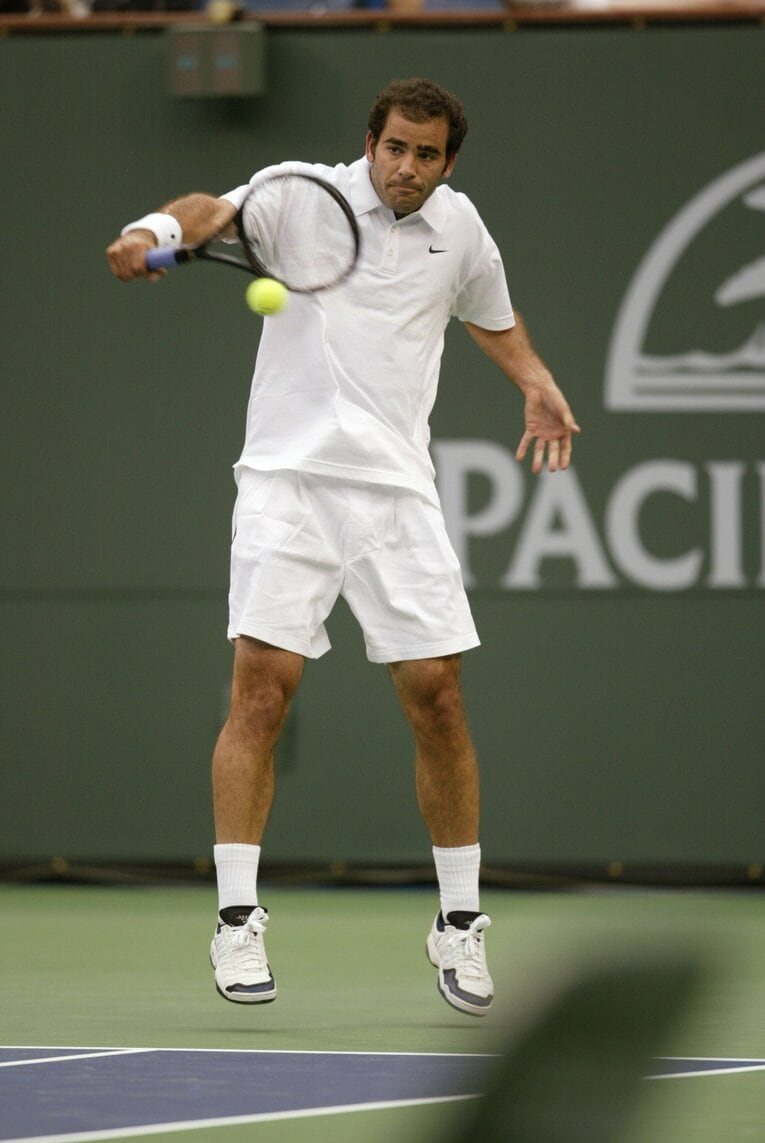 テニス選手の“理想身長”185cmだったサンプラス。ちなみに（写っていないが）この写真は「マジシャン」サントロとの試合中　©Getty Images