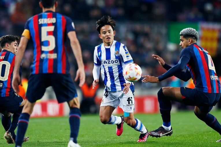 「クボのことは知ってるよ」バルササポに久保建英が笑顔で… 放送なしが惜しい「名手ブスケッツが声を荒げた」鮮烈プレー〈現地撮影〉(50)