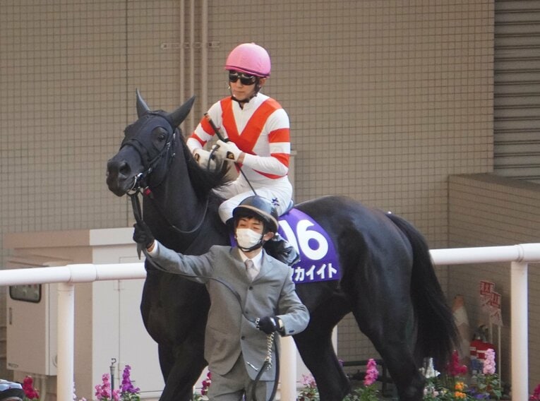 エリザベス女王杯では見事1着となったアカイイトと幸英明　©Satoshi Hiramatsu
