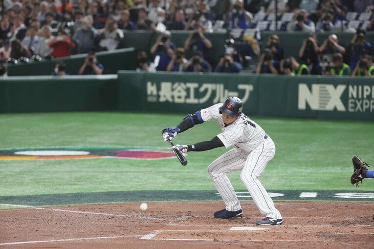 みんなが驚いた…大谷翔平のあのセーフティバント（2／2枚） ©JIJI PRESS
