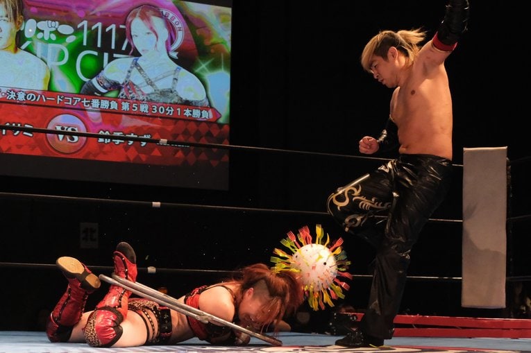 「いつか、傷だらけの背中でウェディングドレスを」 18歳の女子レスラー・鈴季すずが大流血を「嬉しい」と語る理由(35)