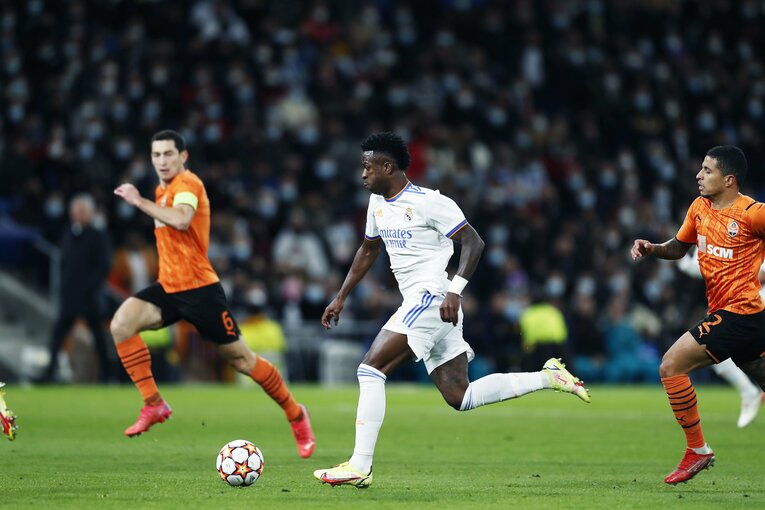 レアルの18歳日本人・中井卓大が「写真撮ってよー！」 無邪気さと表裏一体な《CLを含めた超シビアな競争》の舞台ウラ(30)