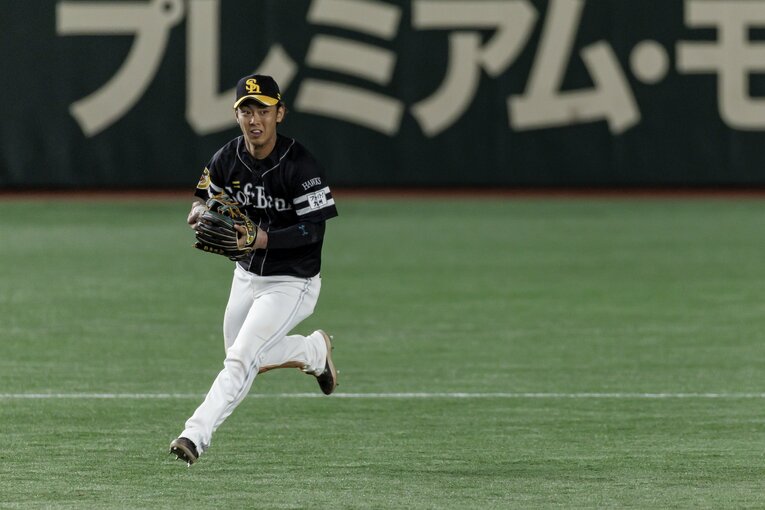 2位に立ったソフトバンク今宮健太、33歳。身長172cm、アクロバティックな守備でファンを沸かせてきた　©Kichi Matsumoto