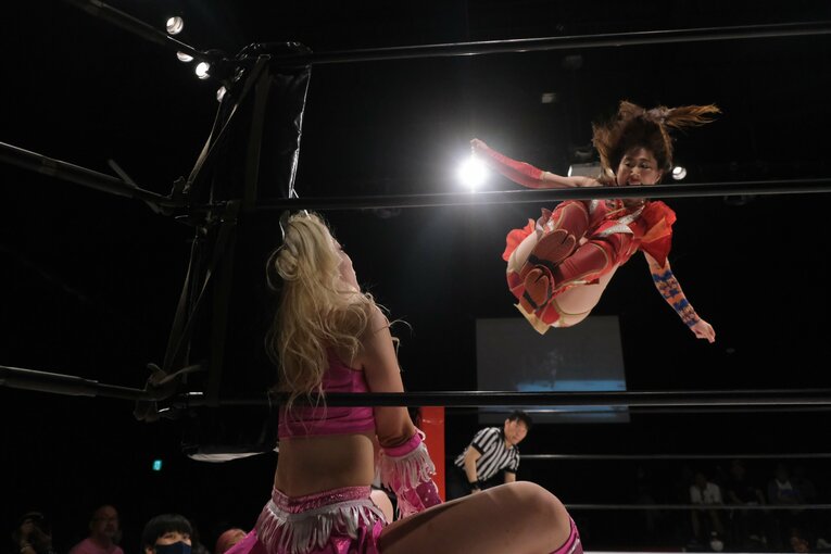 “闘うバービー人形”の急成長…見た目は派手でも練習熱心、Chi Chiをベテラン選手も絶賛「いきなり髪の毛掴んできたからね（笑）」(66)