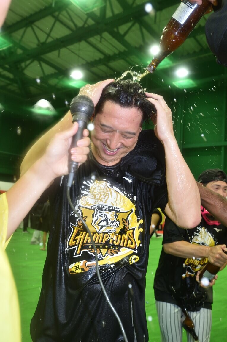 【ビールかけ…貴重カット多数】©Hideki Sugiyama