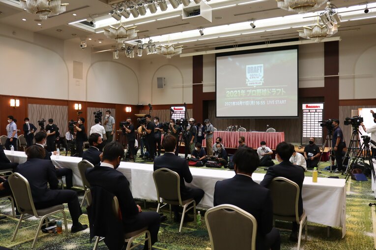 指名を待つ選手たちだったが……　©Kou Hiroo