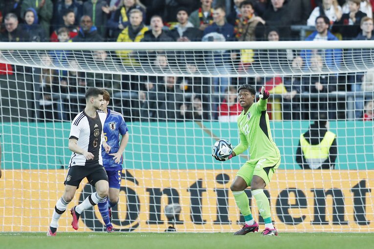 「CLやELに出ているドイツ有望株のフィジカルに負けず…」パリ世代日本代表を撮って感じた“肉体とハートの充実ぶり”(49)