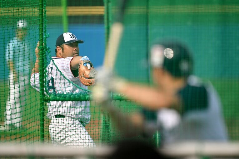 村上のフリー打撃。対左腕として佐藤賢打撃投手がパートナーをつとめる ©Hideki Sugiyama