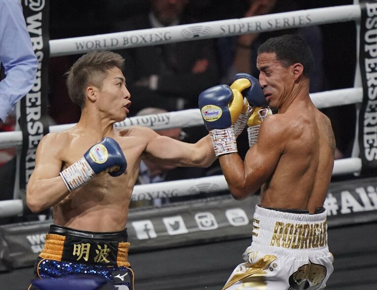 2019年5月18日、WBSS準決勝。無敗のIBF王者エマヌエル・ロドリゲスに2ラウンド1分19秒TKO勝ち　©JIJI PRESS