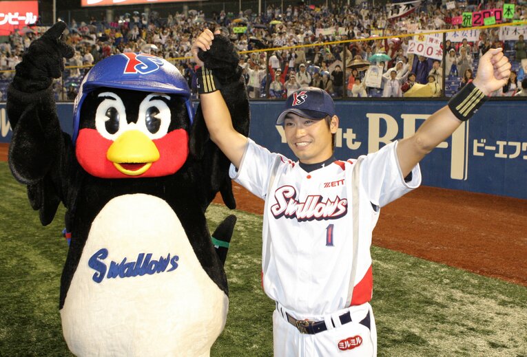 2010年、プロ野球史上初となる2度目の200安打を達成　©JIJI PRESS