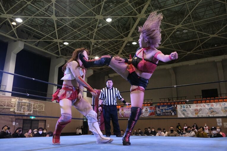 「可憐ですねぇ」人気女子レスラー・安納サオリに観客もウットリ…初の凱旋大会に滋賀が沸いた日「“絶対不屈彼女”は泣かないんです」(70)