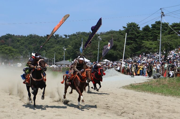 熱中症などによって2頭の馬が亡くなった2023年の相馬野馬追。人馬の安全のため、開催日程の変更が検討されている ／ photograph by Akihiro Shimada