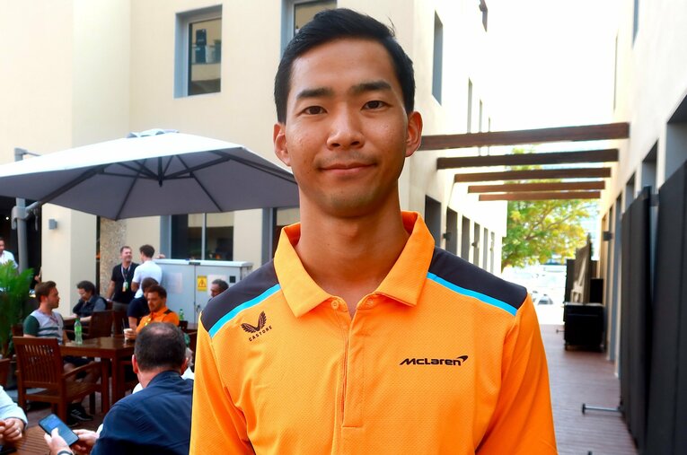 昨年11月のアブダビGPを訪れた平川。2024年はマクラーレンのリザーブドライバーを務めつつ、トヨタからWECに継続参戦する ／ photograph by Masahiro Owari