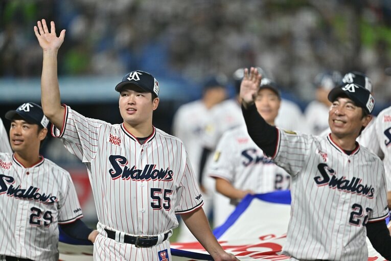 高津監督を先頭に場内を一周　©Hideki Sugiyama