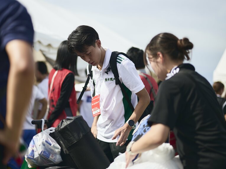 2024年、101回大会の予選会は走ることができず、チームスタッフとして「1秒差落選」を見守るしかなかった東農大・前田　©Yuki Suenaga