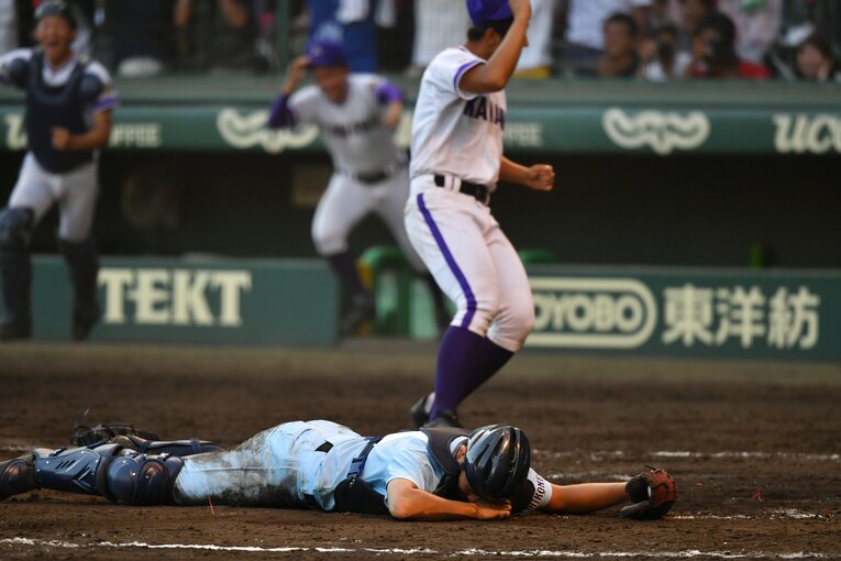 【コマ送りで見る】第100回大会、語り継がれる甲子園の名場面「９回無死満塁から２ランスクイズの決定的瞬間を振り返る　©Hideki Sugiyama