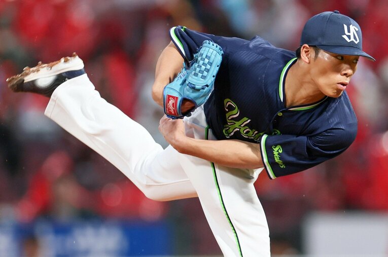早くもリーグトップとなる6勝目をマークしているヤクルトの山野太一。昨季まで通算9勝しかしていなかった左腕はなぜ覚醒したのか ／ photograph by JIJI PRESS